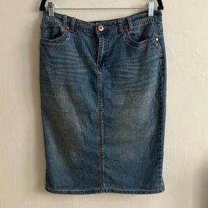 Cato Size 10 Light Wash Denim Midi Skirt with Front and Back Pockets